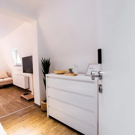 Moderne Stadtwohnung An Der Fussgaengerzone, Smart Tv, Kingsize-bett, Couch, Kueche Appartamento *