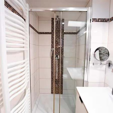 Apartmán Moderne Stadtwohnung An Der Fussgaengerzone, Smart Tv, Kingsize-bett, Couch, Kueche
