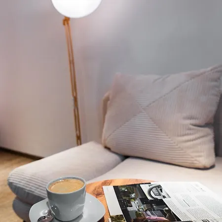 Moderne Stadtwohnung An Der Fussgaengerzone, Smart Tv, Kingsize-bett, Couch, Kueche *