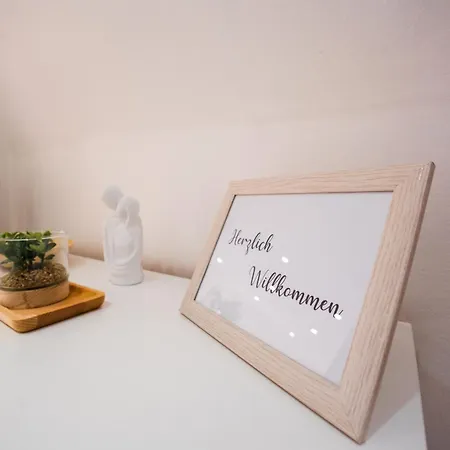 Moderne Stadtwohnung An Der Fussgaengerzone, Smart Tv, Kingsize-bett, Couch, Kueche *