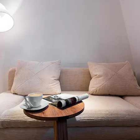 Moderne Stadtwohnung An Der Fussgaengerzone, Smart Tv, Kingsize-bett, Couch, Kueche * Pasov