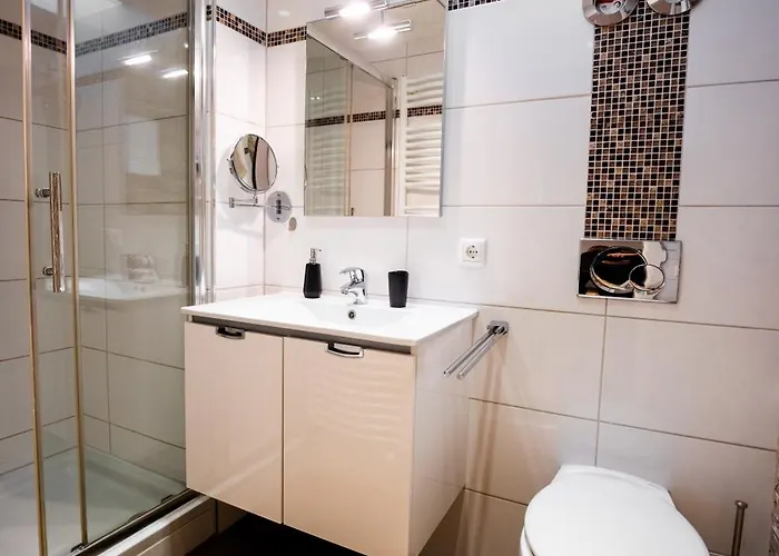 Moderne Stadtwohnung An Der Fussgaengerzone, Smart Tv, Kingsize-bett, Couch, Kueche Lejlighed *