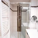 Lejlighed Moderne Stadtwohnung An Der Fussgaengerzone, Smart Tv, Kingsize-bett, Couch, Kueche