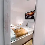 Moderne Stadtwohnung An Der Fussgaengerzone, Smart Tv, Kingsize-bett, Couch, Kueche Lejlighed Passau