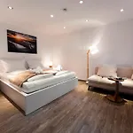 Moderne Stadtwohnung An Der Fussgaengerzone, Smart Tv, Kingsize-bett, Couch, Kueche Passau