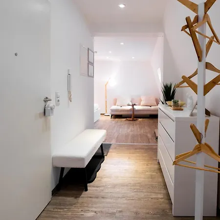 Moderne Stadtwohnung An Der Fussgängerzone, Smart Tv, Kingsize-bett, Couch, Küche