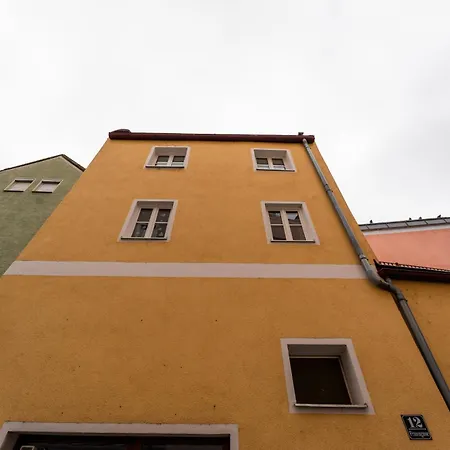 Moderne Stadtwohnung An Der Fussgängerzone, Smart Tv, Kingsize-bett, Couch, Küche * Passau