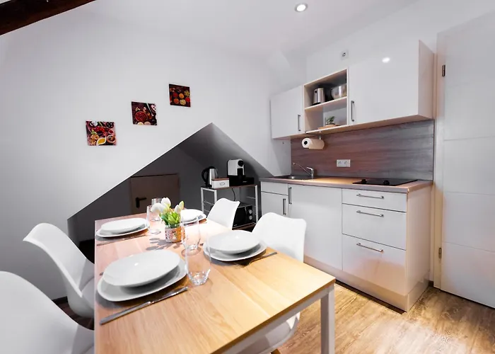 Moderne Stadtwohnung An Der Fussgaengerzone, Smart Tv, Kingsize-bett, Couch, Kueche Appartamento *